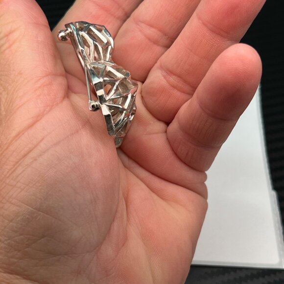 Vintage Silver Tone Crown TRIFARI Geometric Leaf Design Brooch Pin MCM - Picture 4 of 10